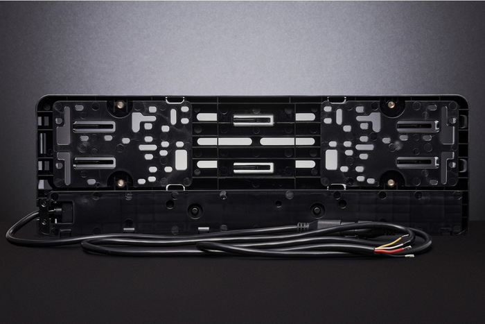 Ramka do tablicy rejestracyjnej z oświetleniem LED TT TECHNOLOGY TT.11013 światło drogowe i pozycyjne 12/24V